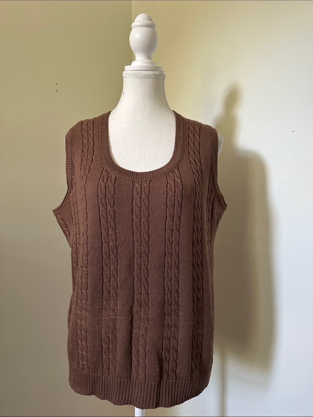 AVON KNIT Vintage Brown 100% Pure Wool Cable Knit Preppy Sweater Vest Medium